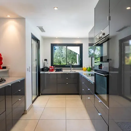 Family House 4 Bedrooms - Close To The Sea Порто-Веккіо