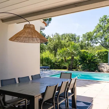 Family House 4 Bedrooms - Close To The Sea Будинок відпочинку